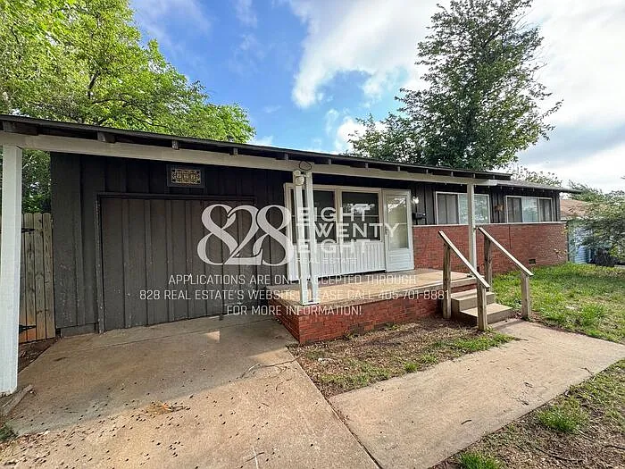 121 Gill Dr — Photo 2