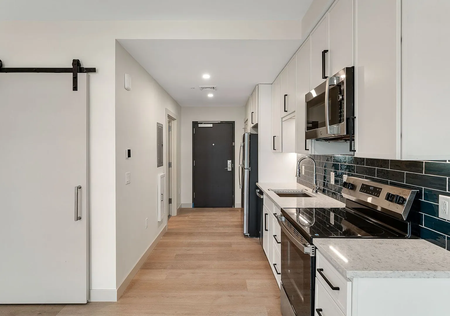 Bank Street Apartments at Burlington Square — Photo 1