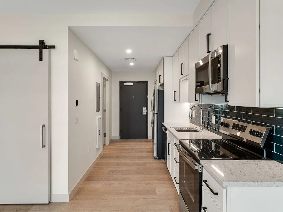 Bank Street Apartments at Burlington Square