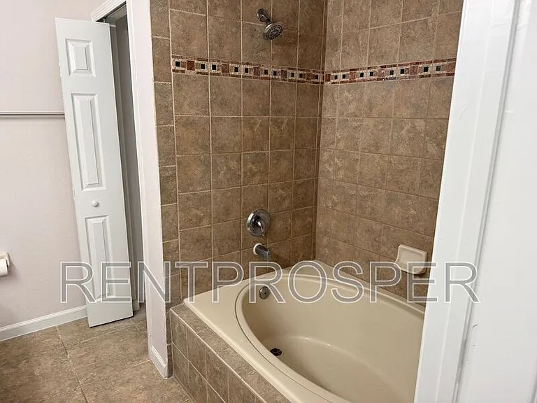 16617 Cedar Crest Dr — Photo 11