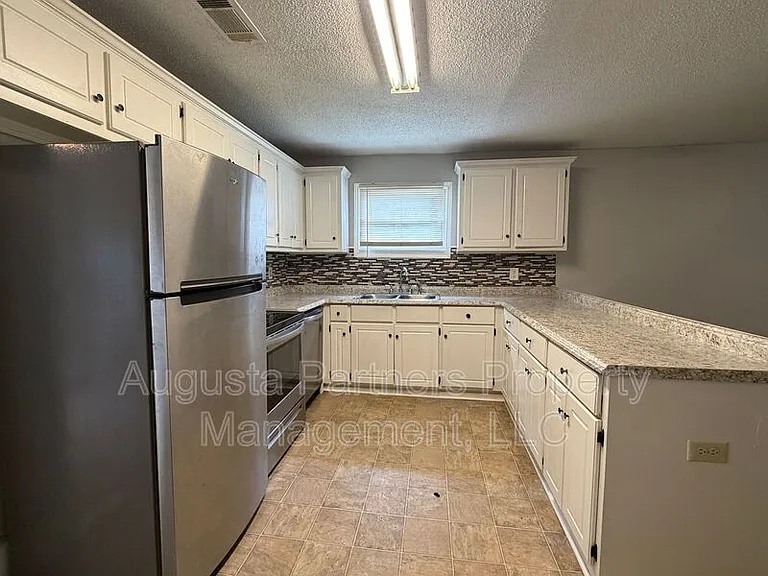 717 Eve St — Photo 7