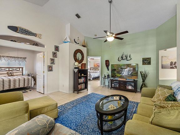 4th image of 464 NW Turin Court