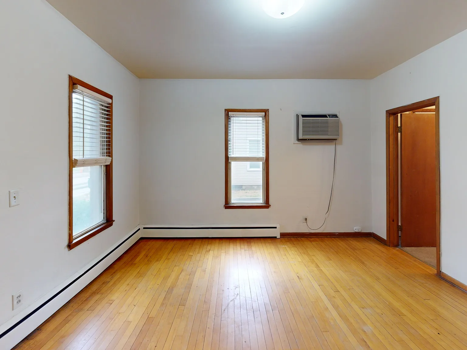 The Badger Den Apartments on University — Photo 2