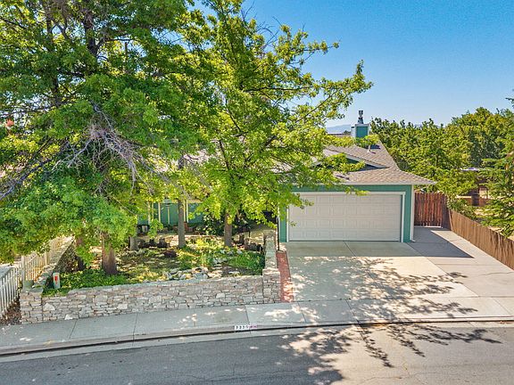 4th image of 2230 King Edward Dr