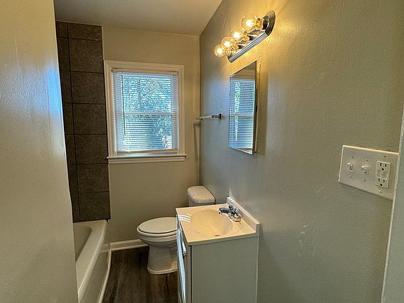 2nd image of 813 Idlewood Dr