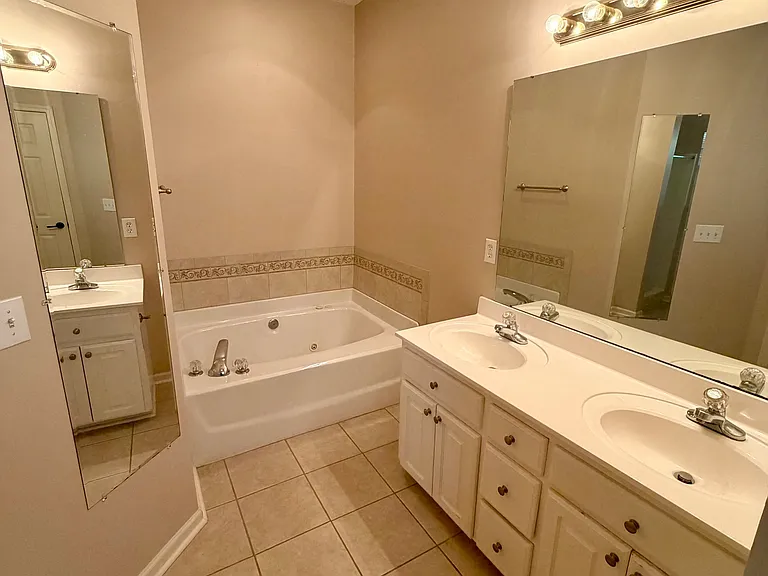 213 Carrington Ln — Photo 41