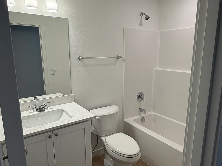 714 NE Rickenbacker Rd — Photo 8