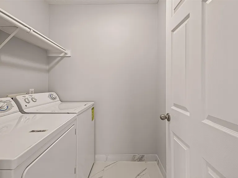 71 N Forrest Ave — Photo 19