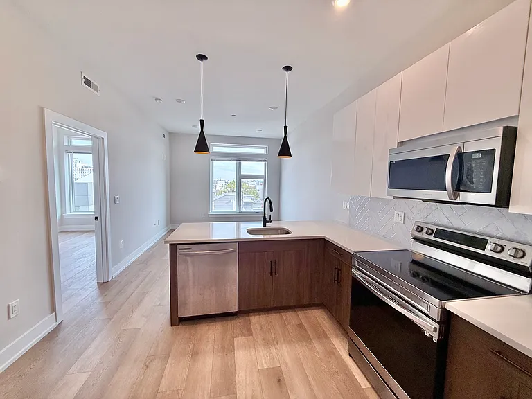 722 W Thompson St #207 — Photo 44