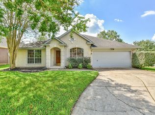 1114 E Hampton Dr, Pearland, TX 77584