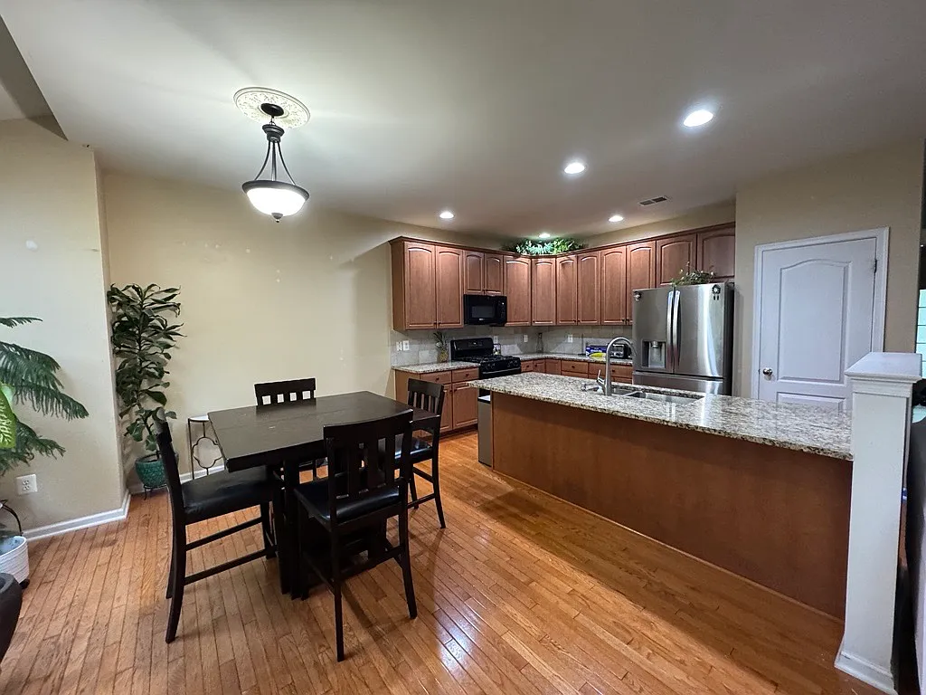 Building Photo - 5572 Arrowfield Ter