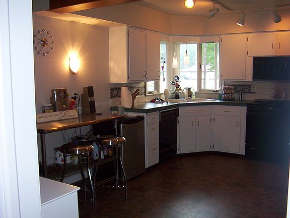 4th image of 4988 Elmwood Dr