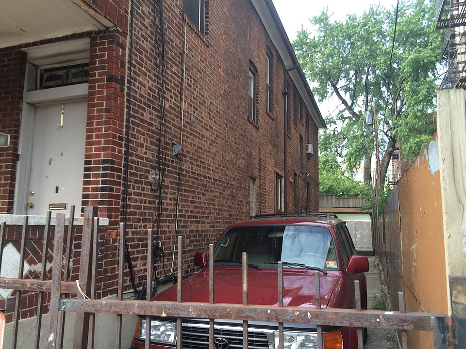 Building Photo 3