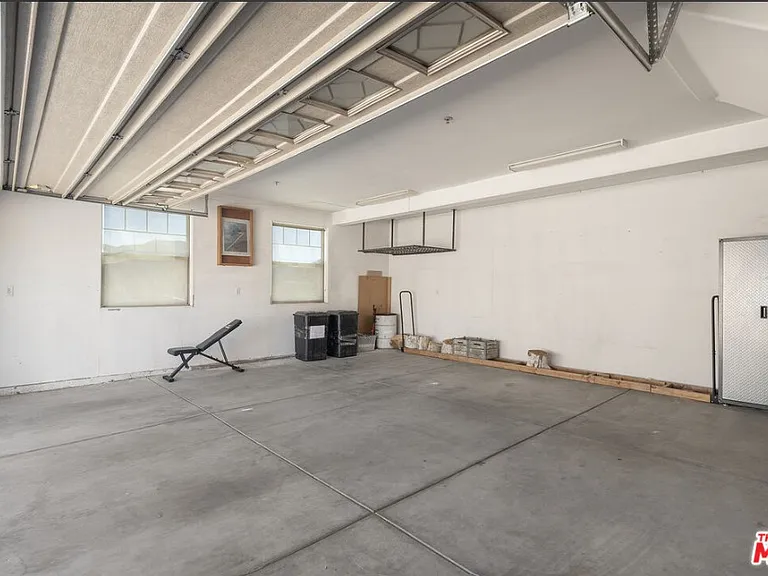 18087 Newview Dr — Photo 29