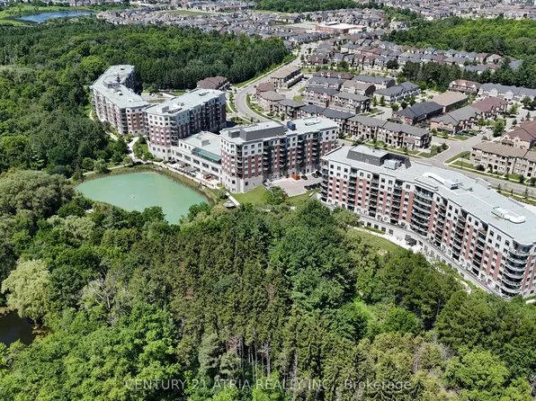 460 William Graham Dr #306, Aurora, ON L4G 1X9