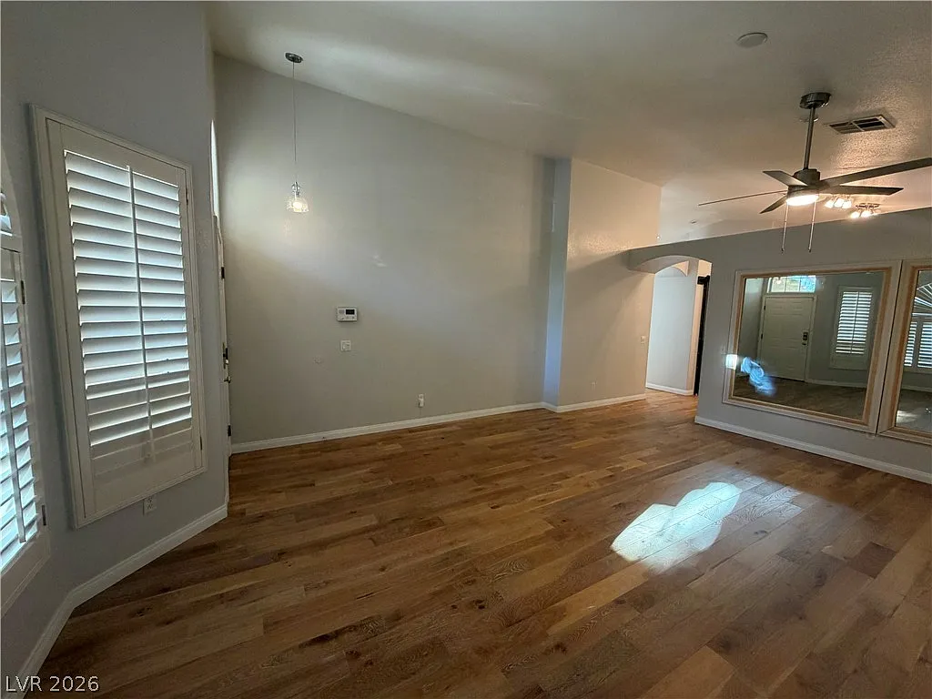 3 bed, 2.0 bath, 1664 sqft, $2,045 — Photo 2
