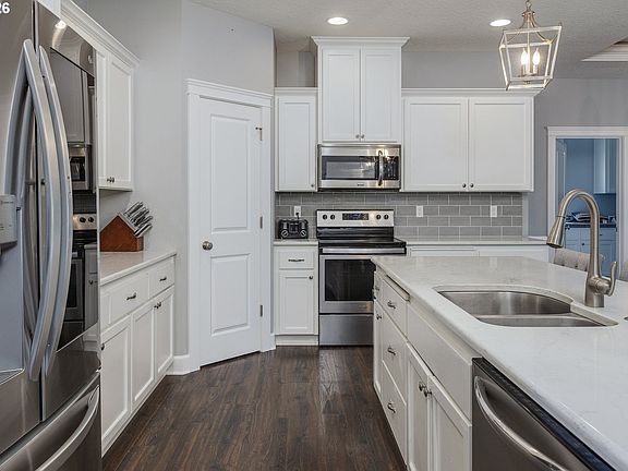 5th image of 781 E McKinley St