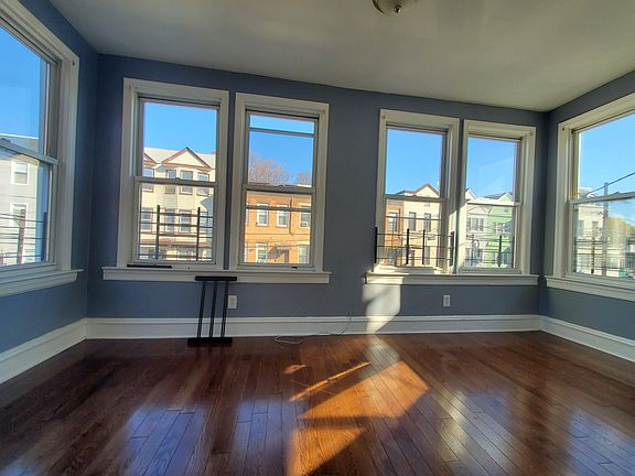 2nd image of 141 Clendenny Ave #2E