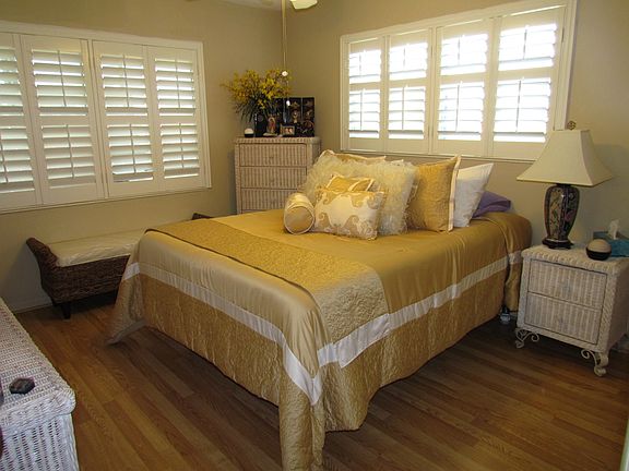 5th image of 304 Newport Dr #T
