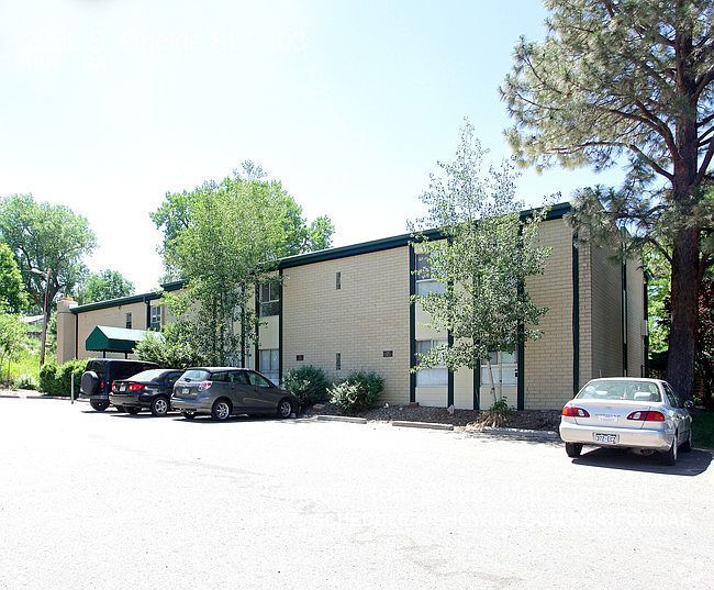 2nd image of 2290 S Oneida St APT 103