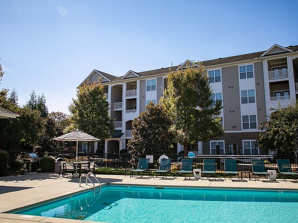 29-north-hickory-nc-building-photo (1)