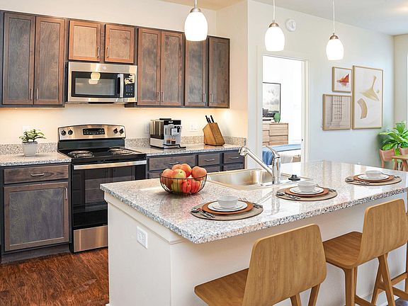 2nd image of 725 Court Ave #1BEDFLEX