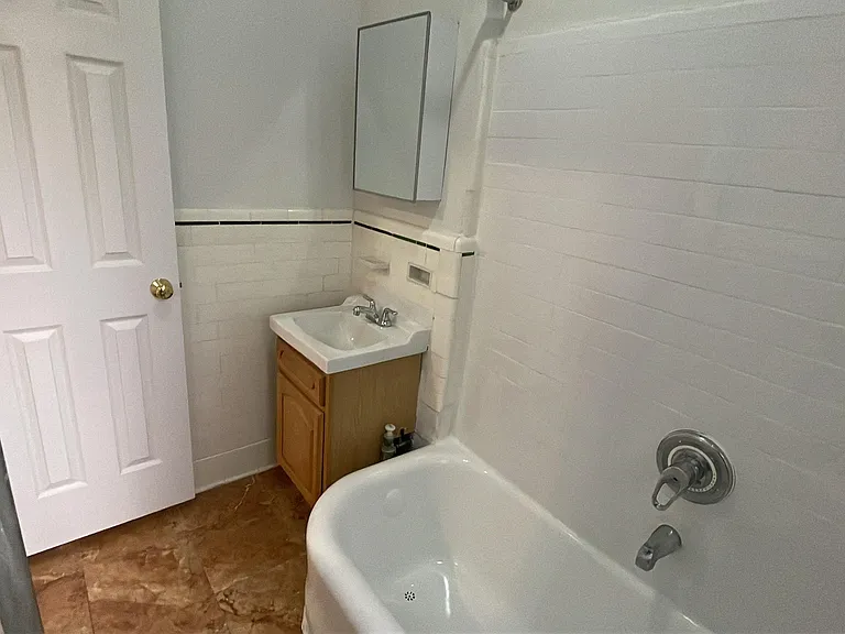 2825 Grand Concourse — Photo 6