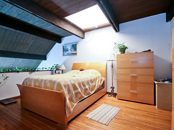 5th image of 750 W Briar Pl APT 4