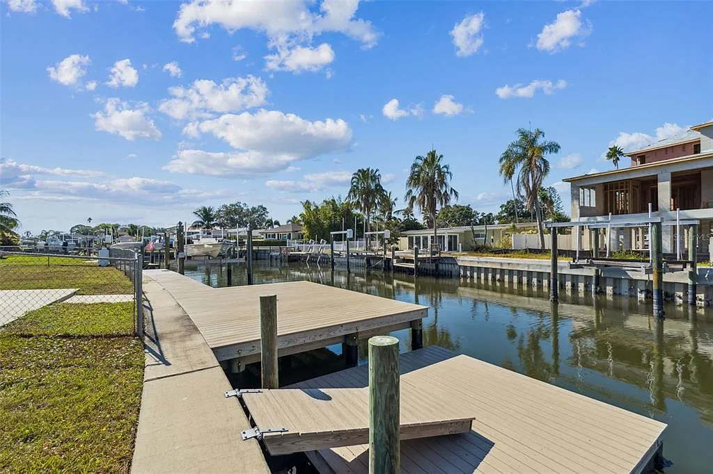 2 bed, 1.0 bath, 1735 sqft, $4,750 — Photo 2