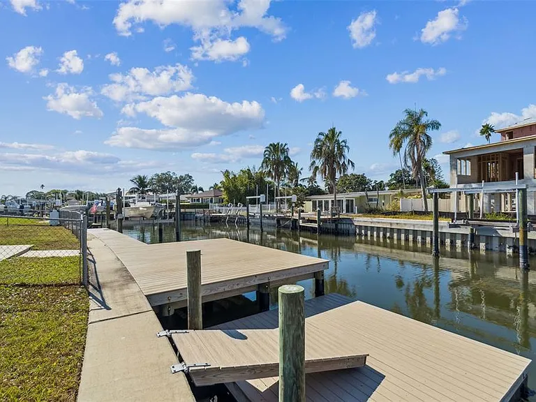 1733 Bayou Grande Blvd NE — Photo 2