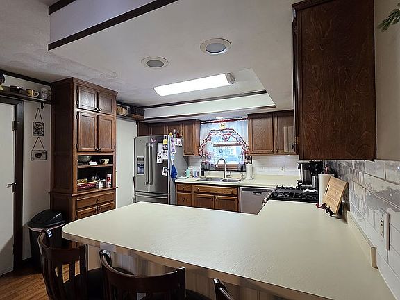 3rd image of 617 Flaggland Dr