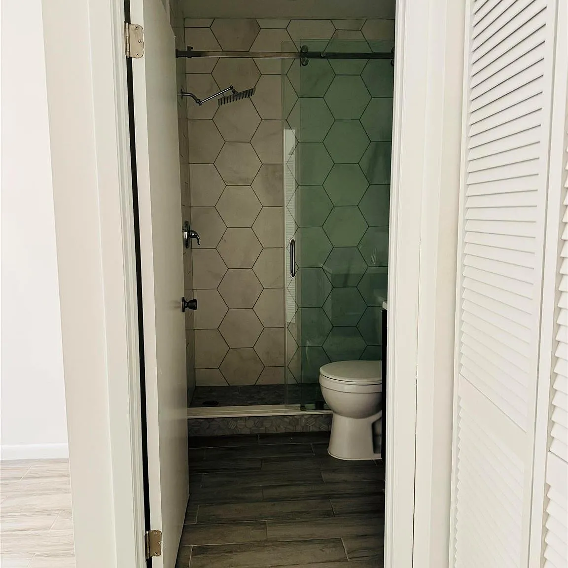 1 bed, 1.0 bath, 5665 sqft, $2,100 — Photo 4