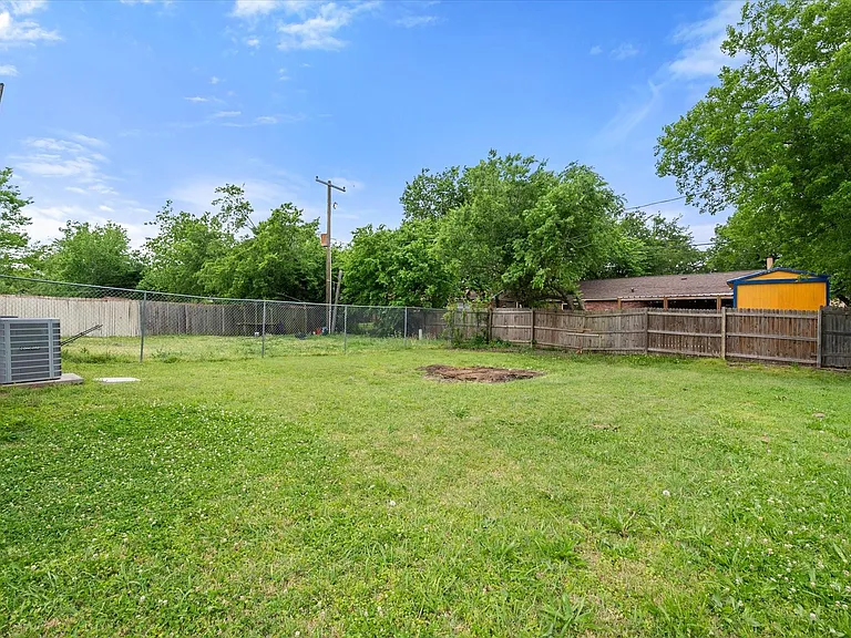 404 Kings Way Dr #A — Photo 14