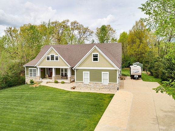 5th image of 1123 Saint Theresa Ln