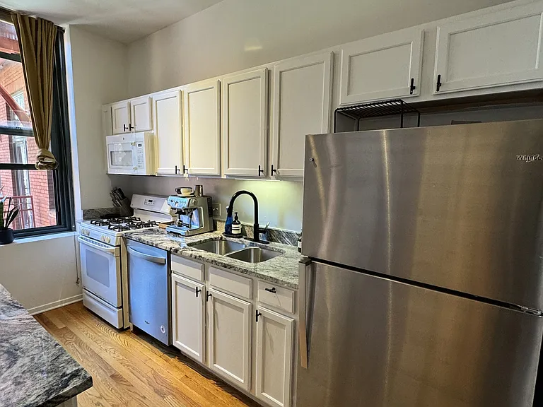 208 W Washington St #1208 — Photo 8