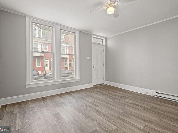 4th image of 958 E Princess St
