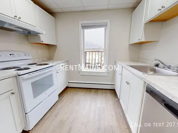 109 Main Rd S APT B, Hampden, ME 04444