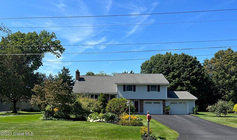 2nd image of 28 Damask Drive