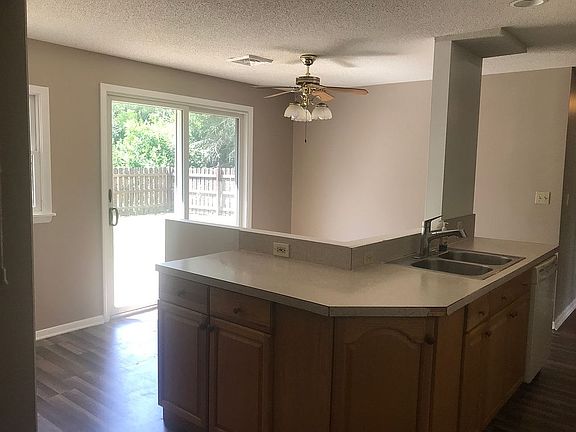 4th image of 70 Meadow Dr