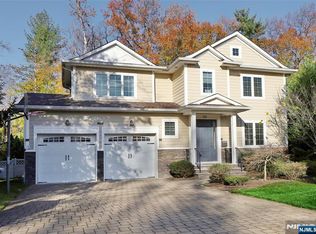 53 Hamilton Pl, Tenafly, NJ 07670