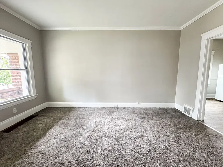 2778 E 120th St #1DOWNFRONT — Photo 15