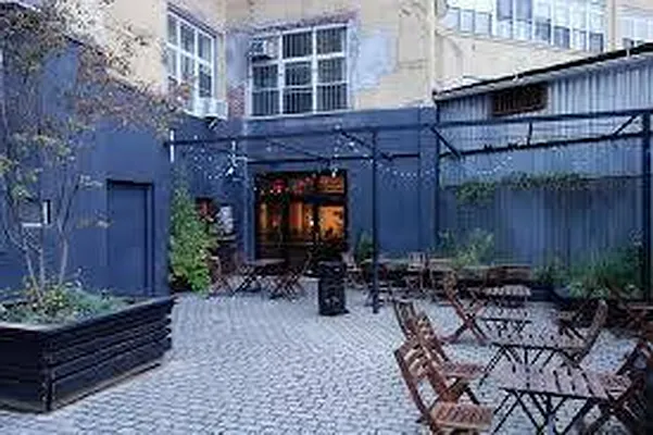 Rented by Loom Group | media 37