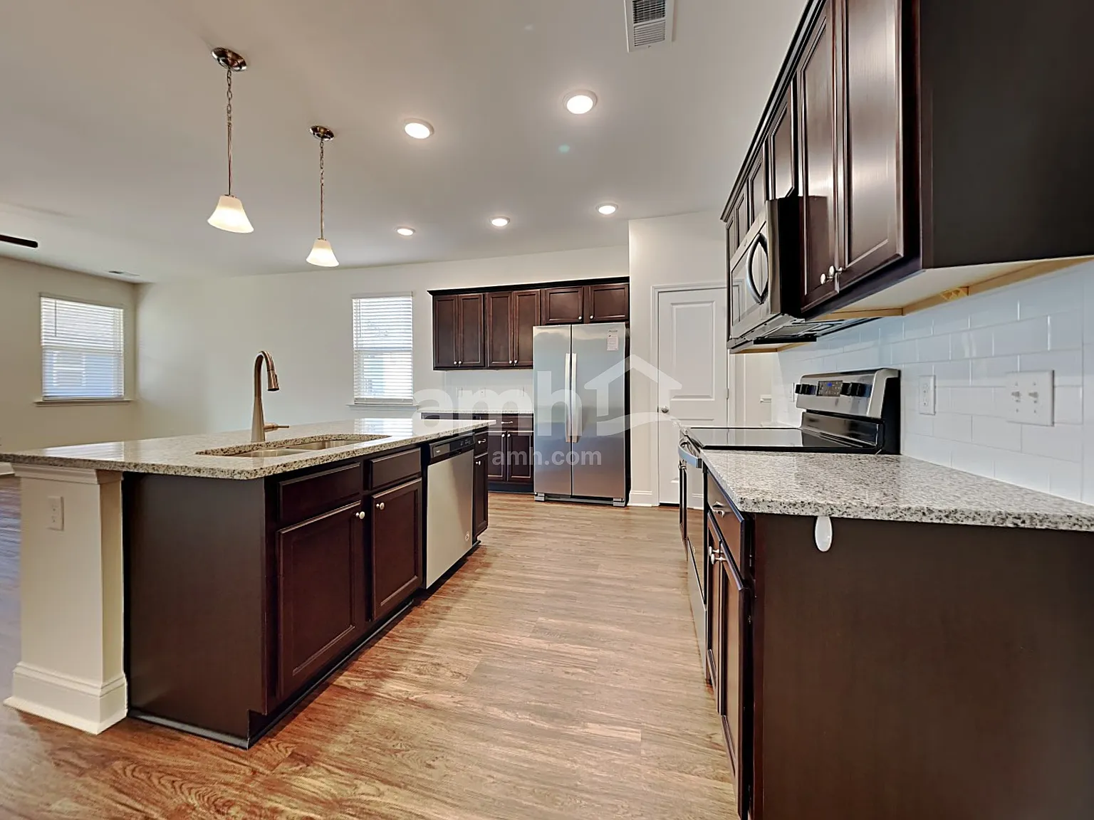 3 bed, 2.0 bath, 1605 sqft, $2,325 — Photo 4