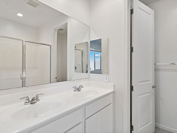 Destination at Gateway - Jasmine Interior Image 5