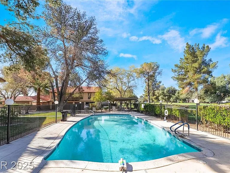 3141 Pinehurst Dr #C — Photo 8