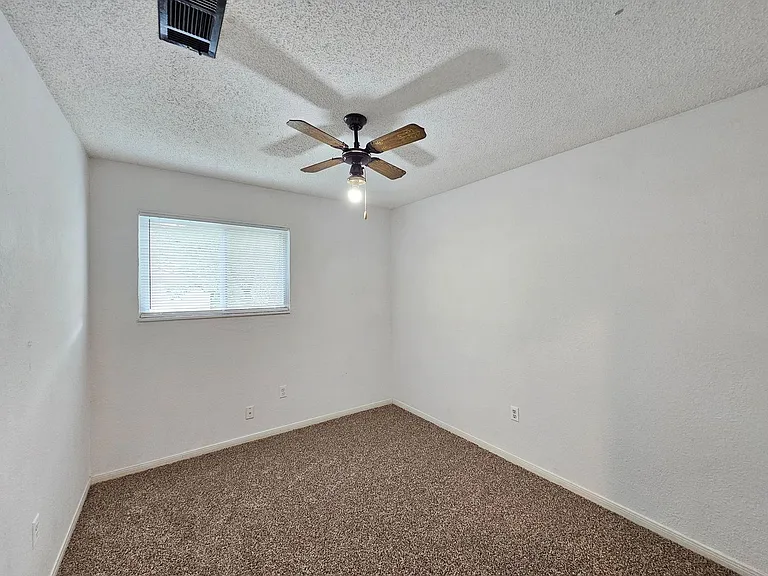 111 Bridle Dr — Photo 14