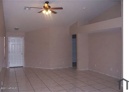 3 bed, 1500 sqft, $2,904 — Photo 2