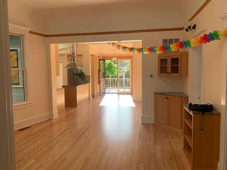 Open Concept Kitchen/Dining Room
32 x 17 (600 square feet)