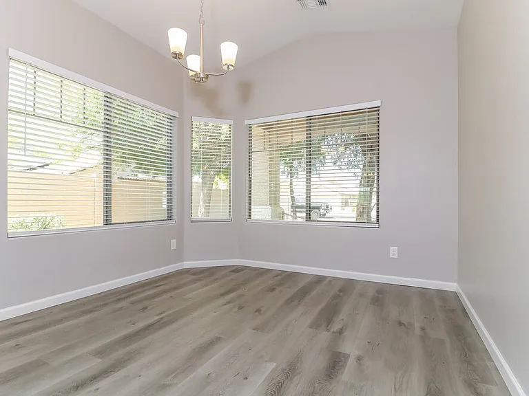 5807 S 248th Ln — Photo 6