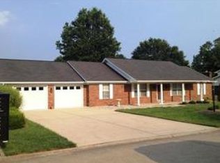 81 Willowood Cir, Hurricane, WV 25526